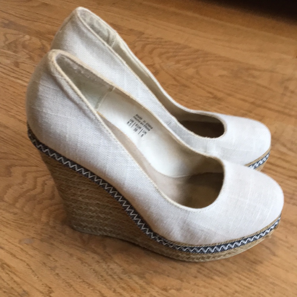 White Wedges